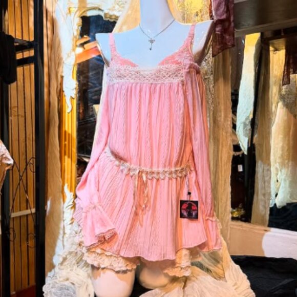 Pink Bohemian Lace Dress – Dreamy Vintage Vibe - Picture 2 of 4